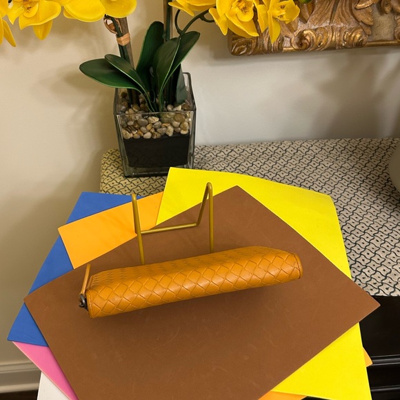 Bottega Veneta Luxury Leather Wallet - Picture 9 of 9